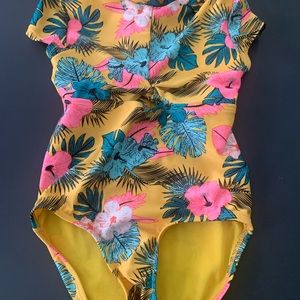 Cute Hawaiian girls Swimsuit